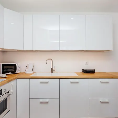 Sancha - In The Centre Near The Aliados