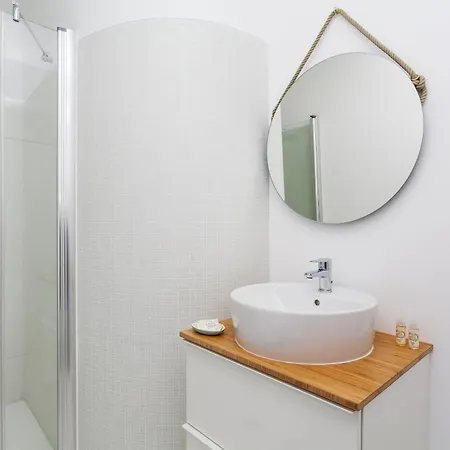 Sancha - In The Centre Near The Aliados