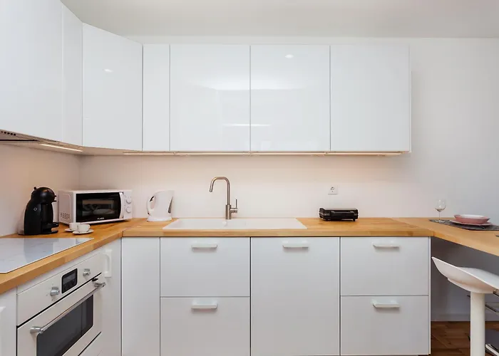 Sancha - In The Centre Near The Aliados